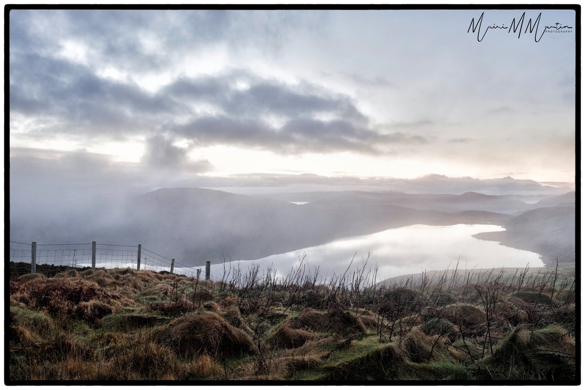 MartinMairi's tweet photo. Such atmospheric sea haar over in Carloway, Isle of Lewis, Outer Hebrides.........prior to the incoming storm.
https://t.co/5se1KgNKWb https://t.co/DylWPC51LS