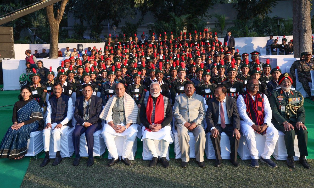 narendramodi's tweet photo. As Republic Day approaches, interacted with NCC Cadets, NSS Volunteers, Tribal guests and Tableaux Artists taking part in the parade. We had the opportunity to discuss diverse issues including Swachhata, women empowerment, ‘Ek Bharat Shreshtha Bharat’ and more. https://t.co/mKLVaD8HB7