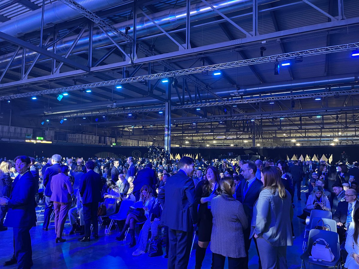 agentigaz's tweet photo. "Non dobbiamo avere paura di #cambiare e lo faremo insieme"
Così, Enrico Ulivieri e Michele Colio sul palco della Convention unificata Zurich e Zurich Bank lanciano la strategia condivisa per fronteggiare i #cambiamenti.
@EUlivieri https://t.co/OIf5jSALwc