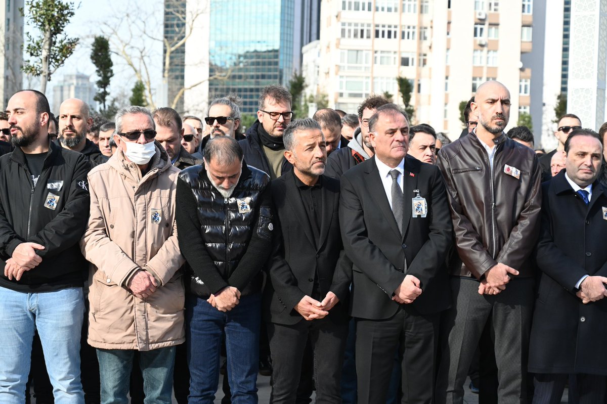 BesiktasBel's tweet photo. Bolu Kartalkaya’da meydana gelen otel yangınında hayatını kaybeden komşularımızın cenaze törenine katıldık. 

Yangın felaketinde yaşamını yitiren tüm vatandaşlarımıza bir kez daha Allah’tan rahmet, yaralılarımıza acil şifalar diliyoruz. https://t.co/1NvDSfda6S