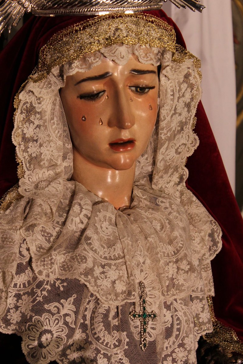 En la mañana de hoy viernes 24 de enero, ha amanecido ataviada Nuestra Señora de la Piedad con motivo de la festividad de la Candelaria.