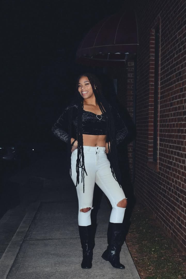 x_Rose_Gold_x_'s tweet photo. This is how a bad b*tch walks into a I Quit match. Yall chicks can’t even spell I Quit match. ✨😘 #prowrestling #conyersga #iquitmatch #intergendermatch #ex https://t.co/4g1a5IGtIK