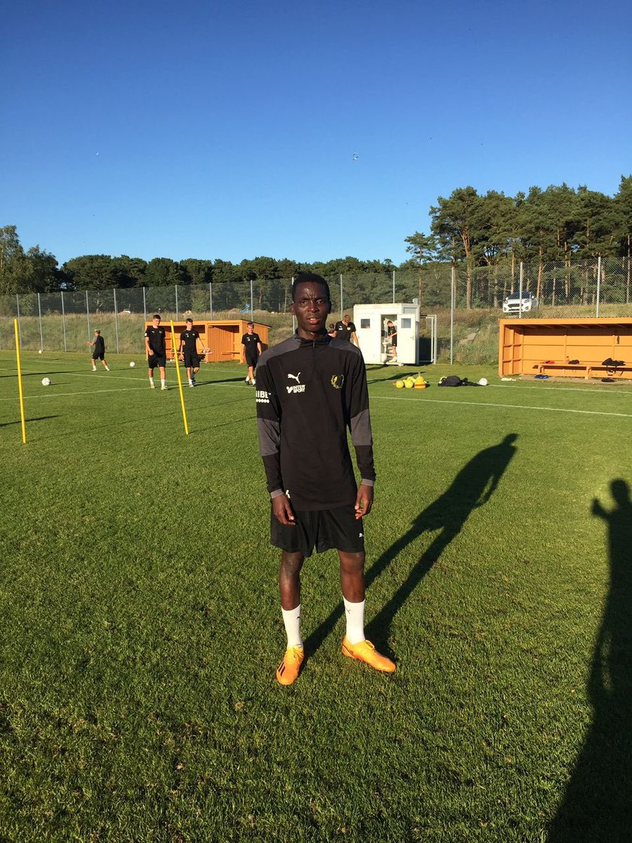 This guy, Emmanuel nicknamed (Mata).
The first time I encountered this guy was a football competition hosted by yayi. He was the best player in the u-13 section and I was the best player in the u-10 section.