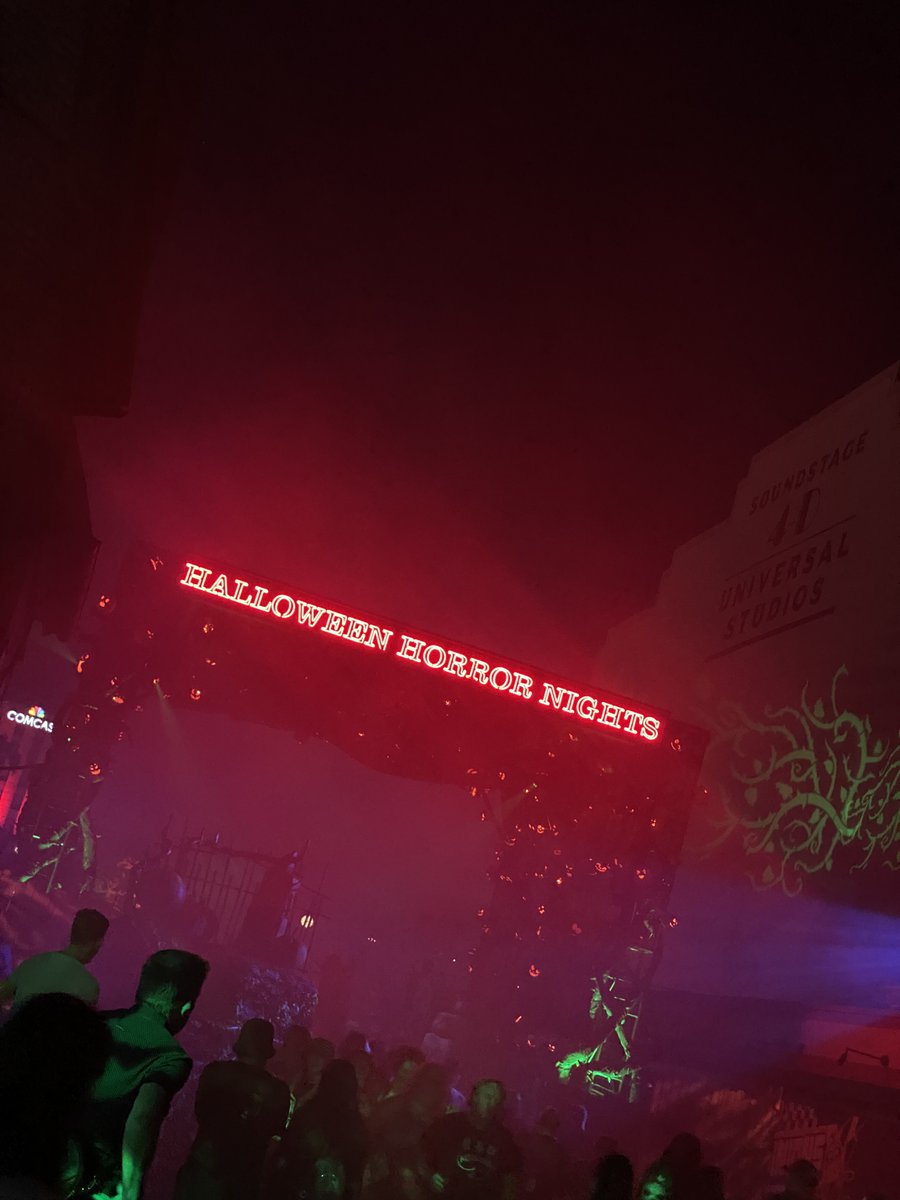 EvilTakesRoot's tweet photo. 30, 31, 32, 33 and now coming out of the fog #HHN34
#HHN30 #30Years30Fears #HHN31 #HorrorsofHalloween #HHN32 #DrOddfellowsCollectionofHorror #HHN33 #DualityofFear #HHNOrlando https://t.co/pZe93iUdgj