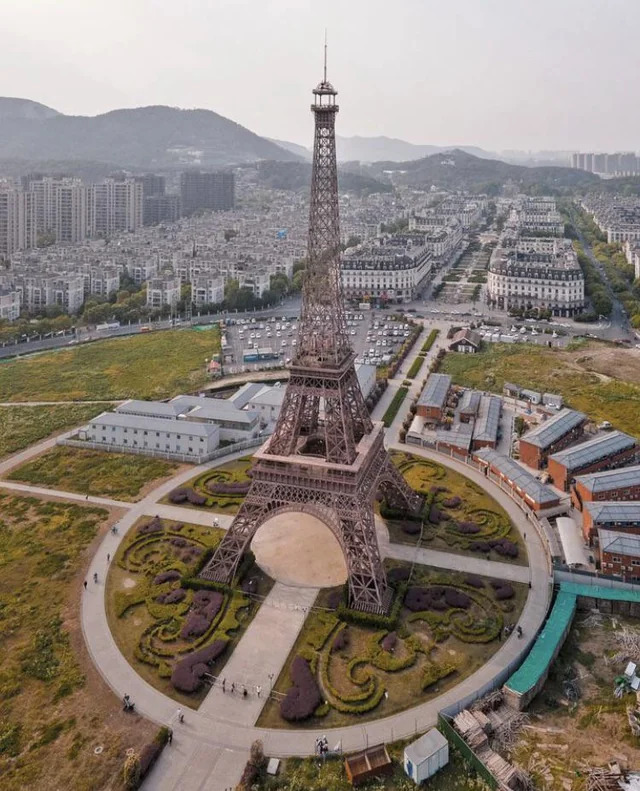 SuperHumanoDigi's tweet photo. ¿Sabías que China tiene ciudades completamente vacías?

Han gastado $170 mil millones en ellas

Te las muestro⤵️ https://t.co/DqxSYL0lmC