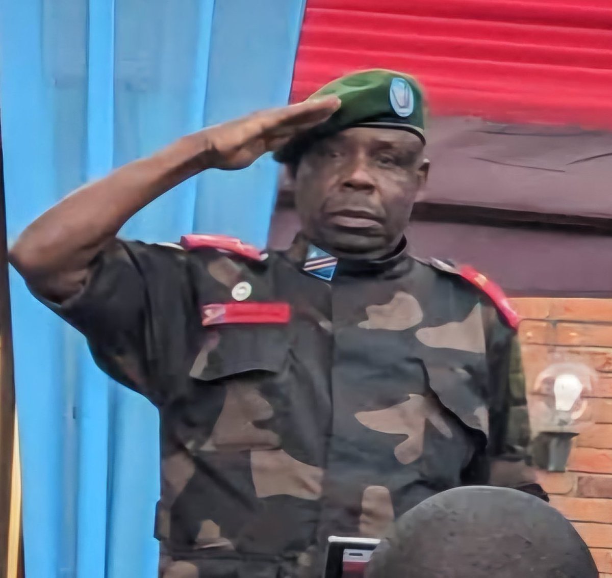 ben_muhima's tweet photo. C'est un coup de Trafalgar pour la province du Nord-Kivu. Le gouverneur militaire de la province du Nord-Kivu s'en est allé comme un héros à l'ouest de la ville de Goma, à Kasengezi. https://t.co/b4GbzvtneW