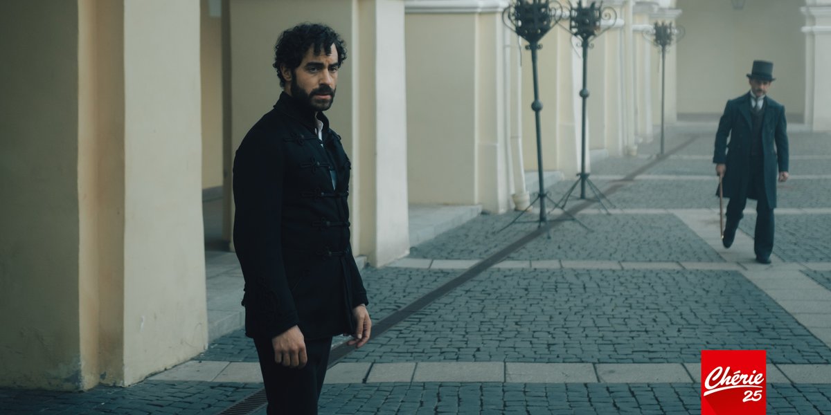 Cherie25tv's tweet photo. Ödön Körtek, un rebelle hongrois, kidnappe Sissi pour atteindre Franz. En captivité, elle lutte pour rester fidèle… 
📺#Sissi
🕘 Chaque samedi à 21.05 sur #Chérie25
#DominiqueDevenport #JannikSchumann https://t.co/fGs3BMUGKo