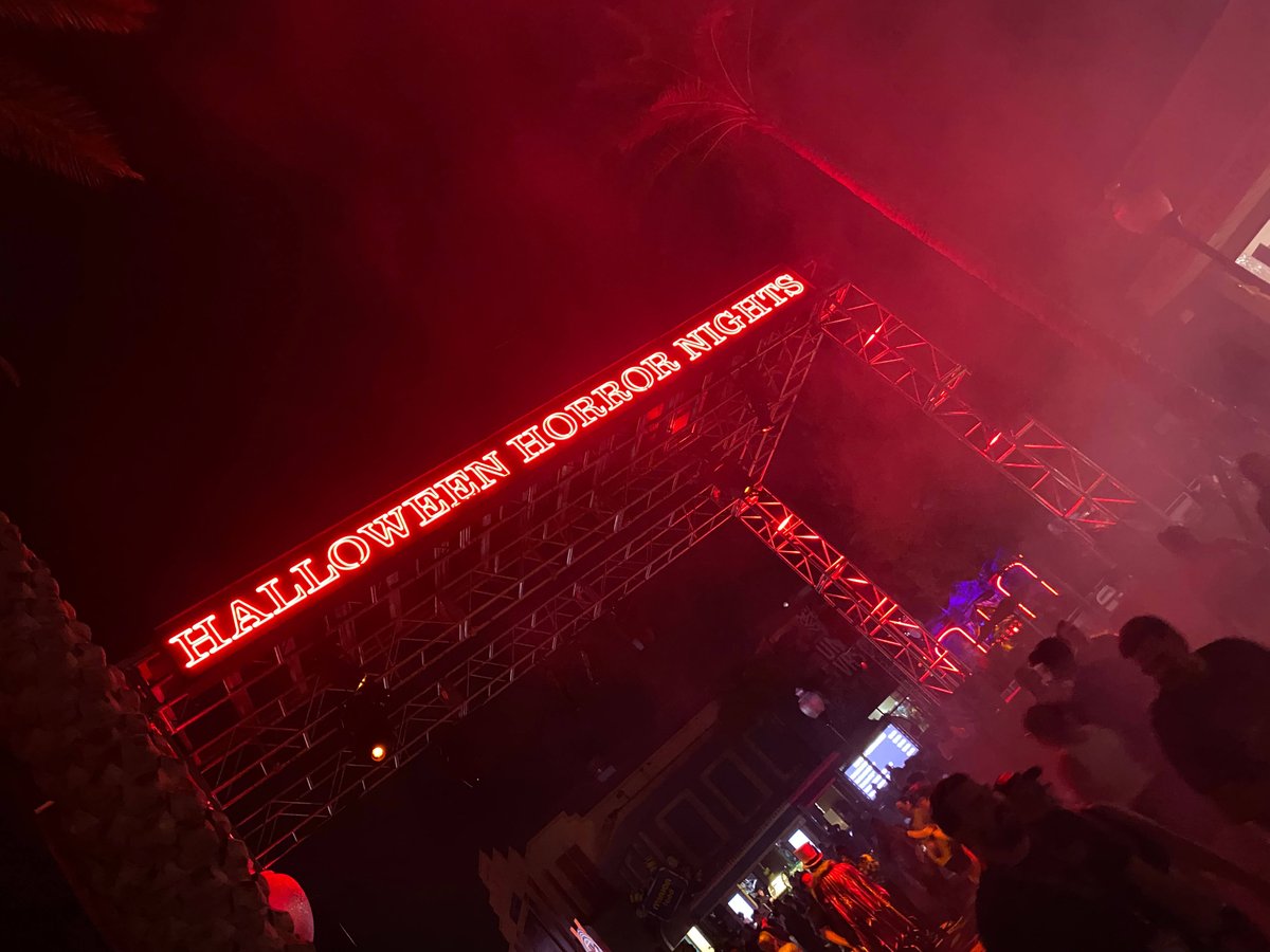 EvilTakesRoot's tweet photo. 30, 31, 32, 33 and now coming out of the fog #HHN34
#HHN30 #30Years30Fears #HHN31 #HorrorsofHalloween #HHN32 #DrOddfellowsCollectionofHorror #HHN33 #DualityofFear #HHNOrlando https://t.co/pZe93iUdgj