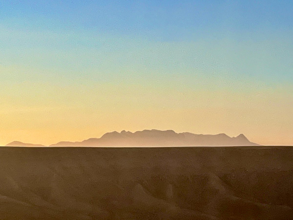 The mountain walls, nature’s perfect straight line, standing strong and silent amidst life’s endless curves.
#ShotOniPhone #NatureBeauty #Mountain  
#AbstractArt #Winter #Life #Sunset #Sky