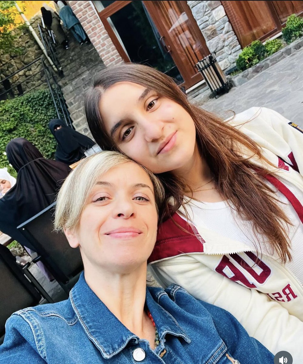 NGurkanYetkin's tweet photo. Deva Partisi Genel Başkanımız Sayın Ali Babacan ve Kıymetli Eşleri , Bolu-Kartalkaya’da yaşanan felaket sonrası bu felakette hayatlarını yitiren Ceren Yaman Doğan ve Lalin Doğan’ın ailelerine taziye ziyaretinde bulunarak kederli ailenin acılarını paylaşarak baş sağlığı dilediler https://t.co/wmrm9J32rj