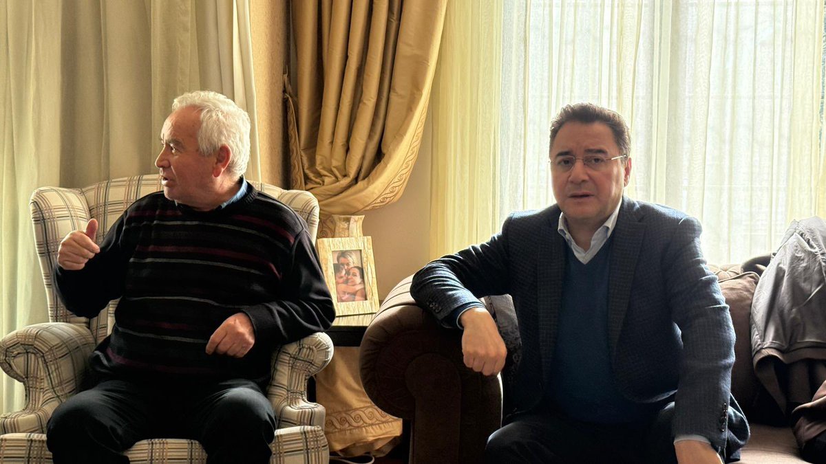 NGurkanYetkin's tweet photo. Deva Partisi Genel Başkanımız Sayın Ali Babacan ve Kıymetli Eşleri , Bolu-Kartalkaya’da yaşanan felaket sonrası bu felakette hayatlarını yitiren Ceren Yaman Doğan ve Lalin Doğan’ın ailelerine taziye ziyaretinde bulunarak kederli ailenin acılarını paylaşarak baş sağlığı dilediler https://t.co/wmrm9J32rj