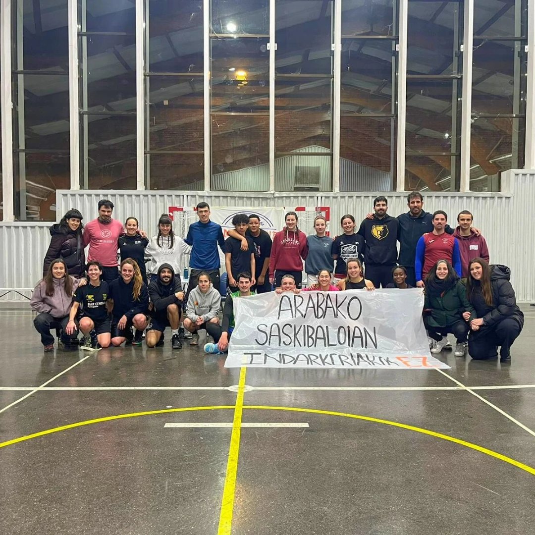 ⛹🏽‍♀️❤️‍🔥2025/01/18❤️‍🔥⛹🏽‍♀️

Mila esker 3x3an parte hartu zenuten guztioi! Kriston giroa egon zen eta oso ongi pasa genuen 🎉

Muchas gracias a todas las que participasteis en el 3x3! Hubo un ambiente muy bueno y lo pasamos muy bien 🎉

🟠🟣ARABAKO SASKIBALOIAN INDARKERIARIK EZ!