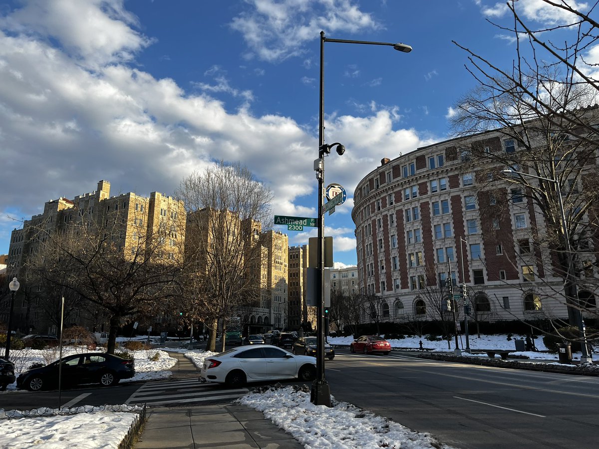 p8stie's tweet image. Hanging out in DC.

This is a weird city. 

It’s walkable &amp;amp; the architecture is beautiful but the people are WEIRD

Everyone is single &amp;amp; I have been tracking people &amp;amp; listening to their conversations and I haven’t heard a single one that wasn’t about work or failed tinder dates