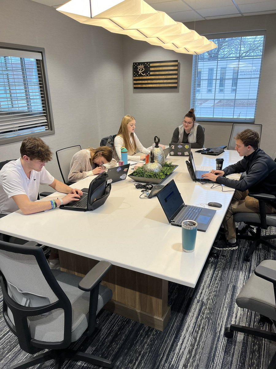 MmcruCaps's tweet photo. Our CAPS associates are hard at work on their Design Sprint. We are going to give our pitch on Tuesday morning. Great seeing the teamwork and development of professional skills! https://t.co/eyM4dlru5X