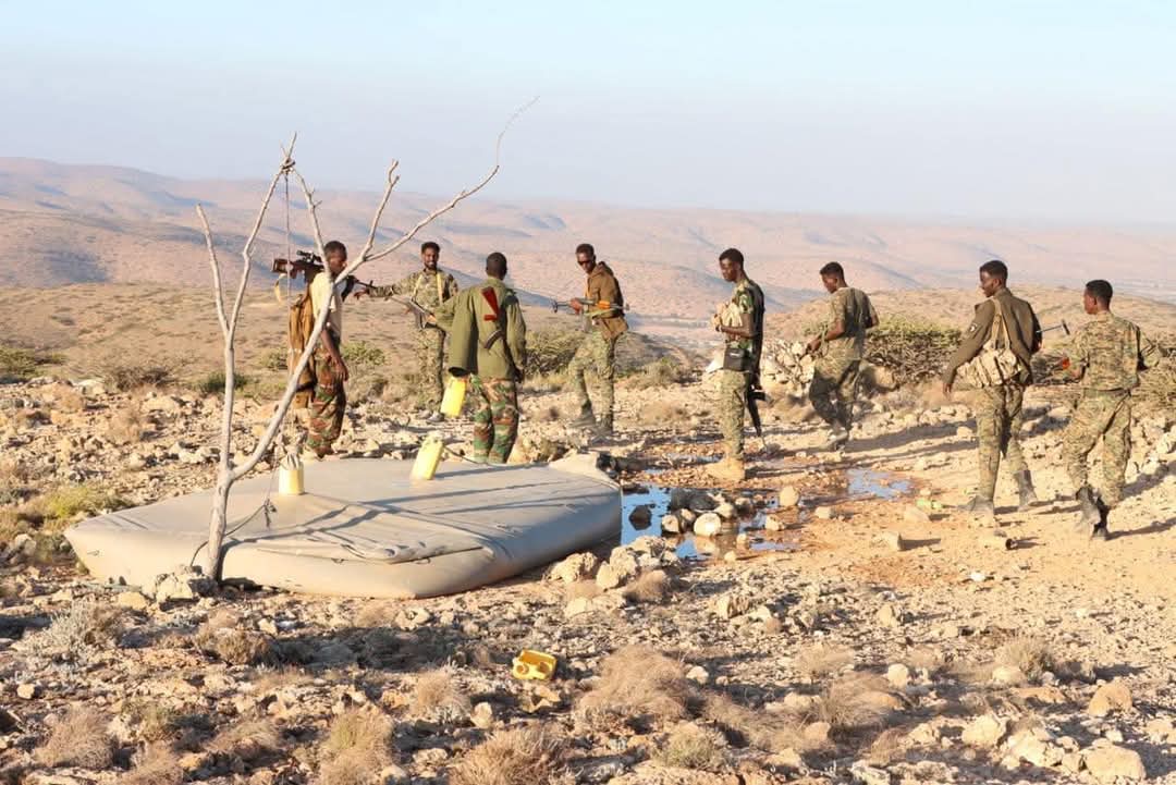 FarahJuxa's tweet photo. #Puntland security forces liberated Key #ISISCAVES in CALMISKAAD.
#Victory within reach.
Inta dhimatay Allaha u naxariisto, inta dhaawaca ahna u boogo dhayo.
Let's join hands. https://t.co/eQiABTSSUq