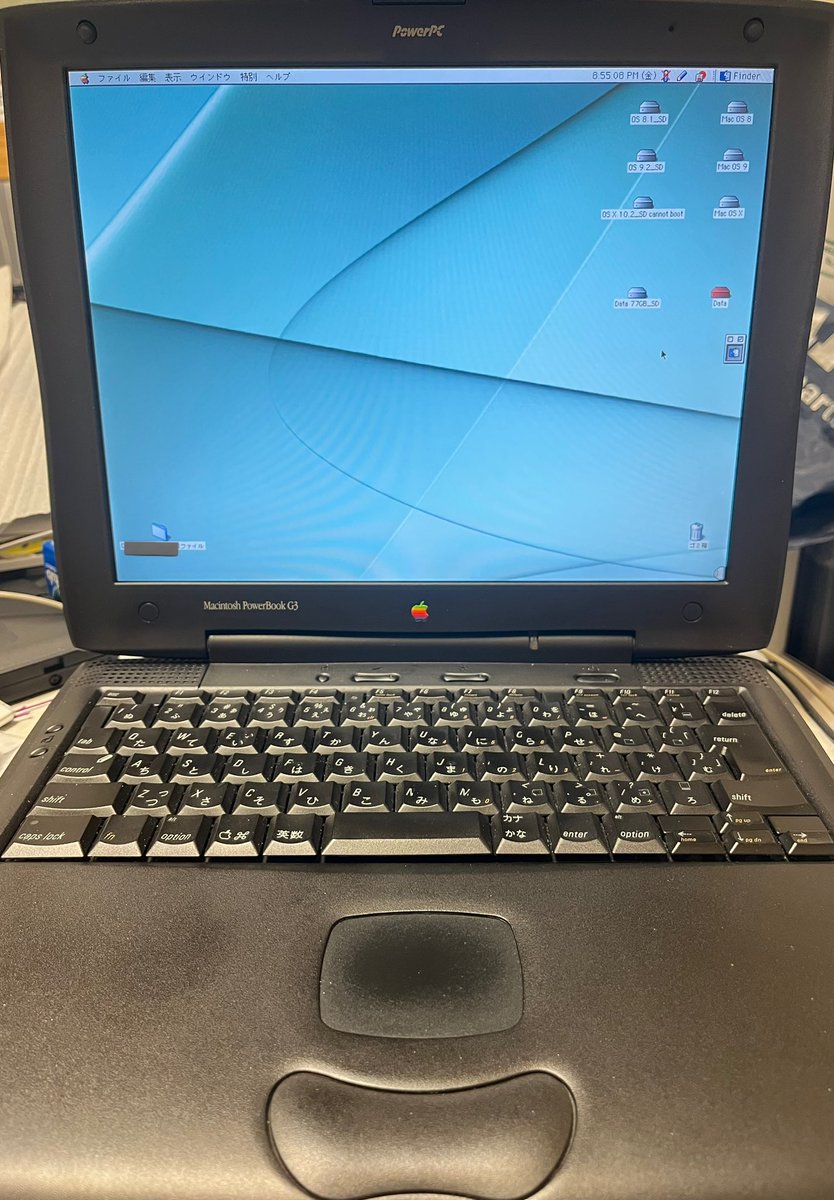 f1olympic_poker's tweet image. PowerBook G3（1998)の動態確認。

前回は故障した内部HDDを換装したが、今回は拡張ベイに入れたSDカードにバックアップを取ることにした。

ただしOS Xのみ、SDカードからの起動ができず。（OS 9はOK）

一番古い98年製のHDDがバックアップとして生き残っているのが驚きだ…

#PowerBook #PowerBookG3