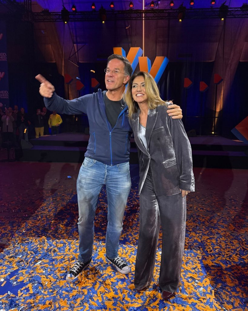 De VVD bestaat 77 jaar! 
Van harte VVD’ers 🧡🧡🧡🥳