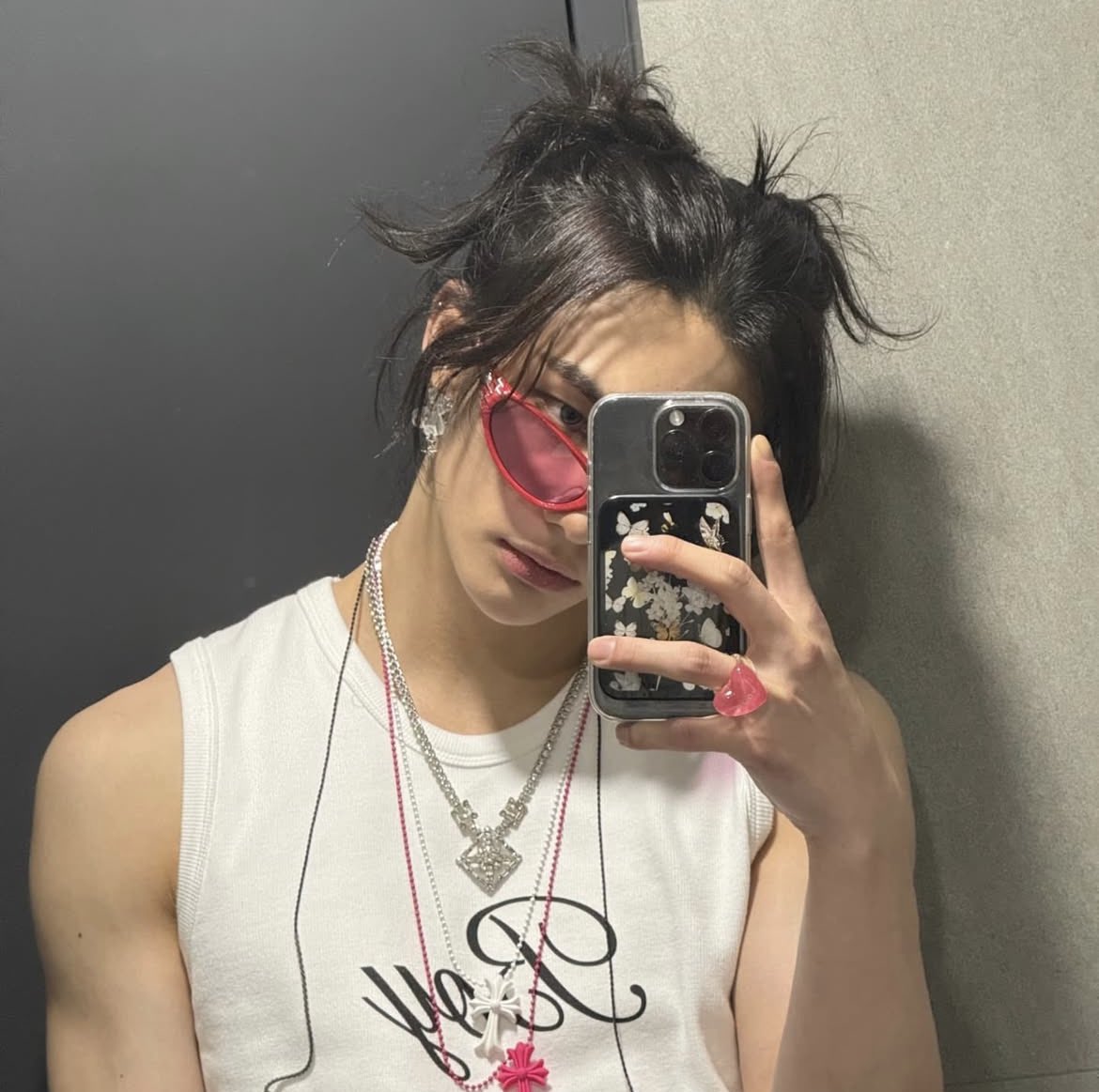 miyvlla's tweet photo. you look...                              different https://t.co/b62fQR1Qfi