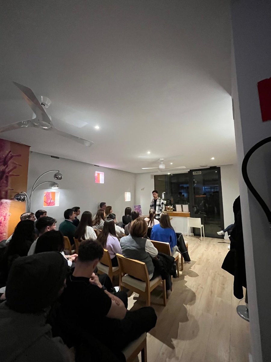 editorialtepub1's tweet photo. Éxito en el lanzamiento del libro de nuestro autor Raúl Ordoñez "El ángel que vivía en mi cabeza" disponible en Agapea libros a partir del 20 de febrero y en ebook en la plataforma lulú. https://t.co/lePe21RsMw