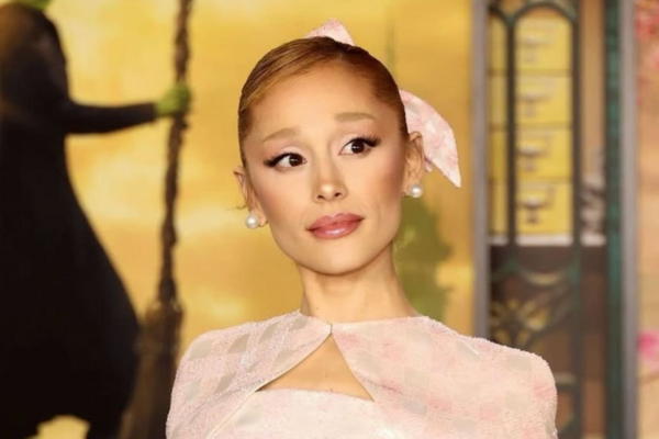MummyPagesUK's tweet photo. Ariana Grande details how she prepared for Wicked role amid first Oscar nomination https://t.co/CrbsbZzqZt https://t.co/DfkxYgvw9d
