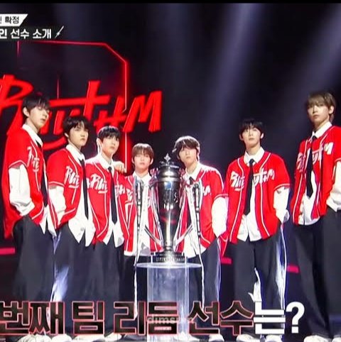 annepmercado's tweet photo. Who are we? Team Rhythm!   

PAINT THE TOWN RED 
#paintthetownred
#TheFinalRhythm  #팀리듬 #유니버스리그 #UniverseLeague https://t.co/SaCXvczabz