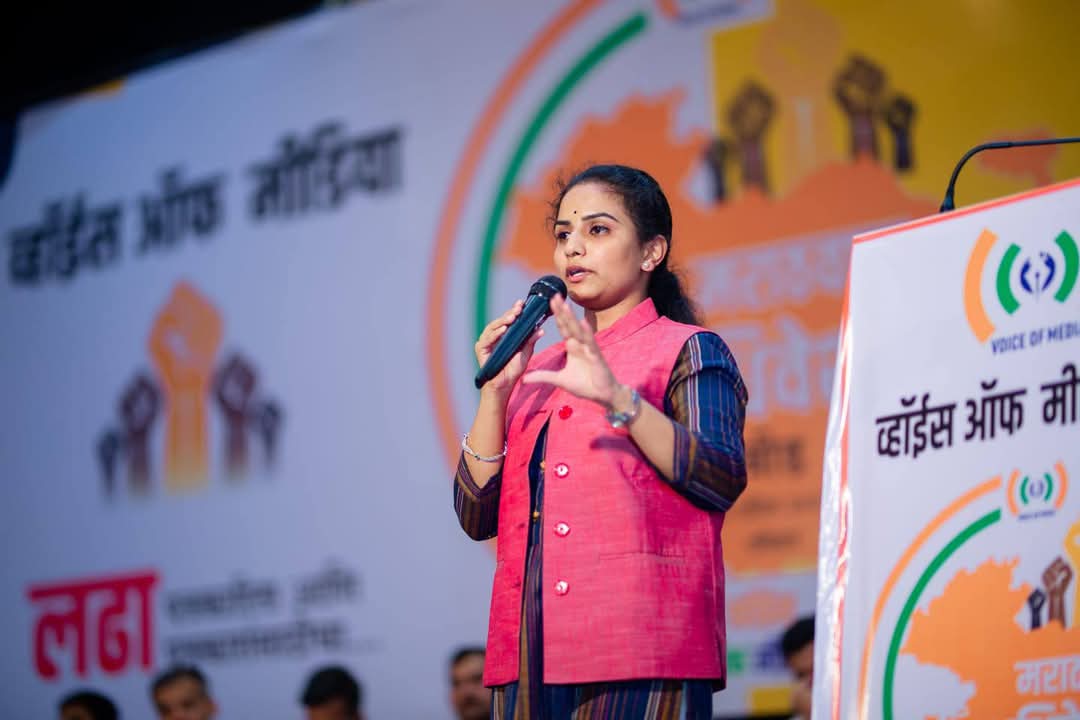DivyaYspeaks's tweet photo. पत्रकारितेच्या इतिहासातील अभूतपूर्व अधिवेशन...!

सर्व पत्रकार बांधवांचे मनःपूर्वक आभार..!

जिंदाबाद जिंदाबाद व्हॉईस ऑफ मीडिया जिंदाबाद..!

#divyabhosalevoiceofmedia  #marathwadaadhiveshan #journalistdivya https://t.co/E6ubCjC1Nn