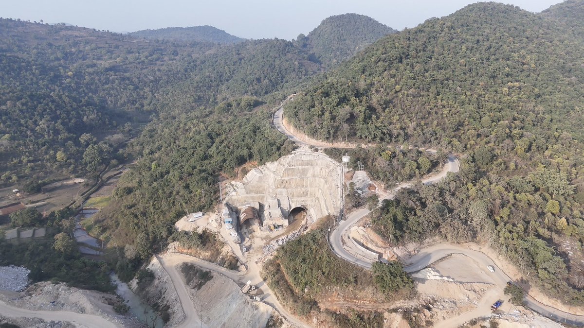 Life_On__Wheels's tweet photo. Did you know the Raipur-Vizag Expressway has not 1, but 3 tunnels?
π¦ OD-7 Twin Tunnel: 3.4 kmβ¨π¦ OD-8 Tunnel: 2.87 kmβ¨π¦ 1 tunnel in Chhattisgarh
This shot is from OD-8. Stay tuned for visuals from the entire expressway!β¨
#TwinTunnel #OD8 #HighwayMarvel