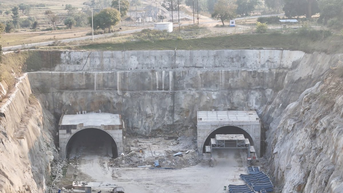 Life_On__Wheels's tweet photo. Did you know the Raipur-Vizag Expressway has not 1, but 3 tunnels?
π¦ OD-7 Twin Tunnel: 3.4 kmβ¨π¦ OD-8 Tunnel: 2.87 kmβ¨π¦ 1 tunnel in Chhattisgarh
This shot is from OD-8. Stay tuned for visuals from the entire expressway!β¨
#TwinTunnel #OD8 #HighwayMarvel