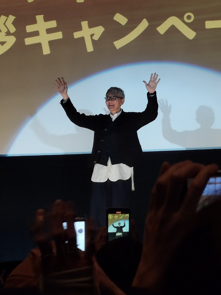 CrimsonQueen32's tweet photo. 映画「孤独のグルメ」舞台挨拶@梅田にて、敬愛するイケオジ松重豊さまにお会いできて幸せの極み💖
映画ももちろん素晴らしく、まさかオジサマ方がラーメン食べてる光景を観て涙するとは思いもせず…🥹
#孤独のグルメ https://t.co/yDgT9KhzFR