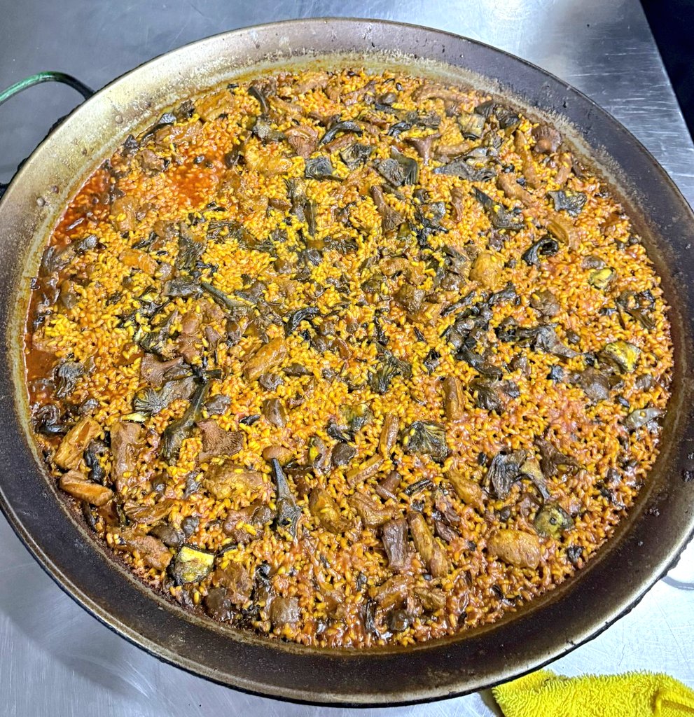 paramorfo's tweet photo. Mientras otros se pasarán el día de paellas en Mordor, nosotros descansamos después de culminar un servicio impecable. Equipo! 

#Izar https://t.co/N05pZ2qnoA