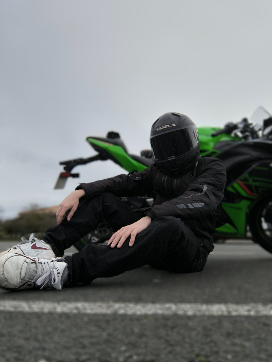 KaiFoxx33's tweet photo. Je n'ai point stream aujourd'hui désolé 😅 #fypシ #moto #streamers https://t.co/YQUplIDD5m