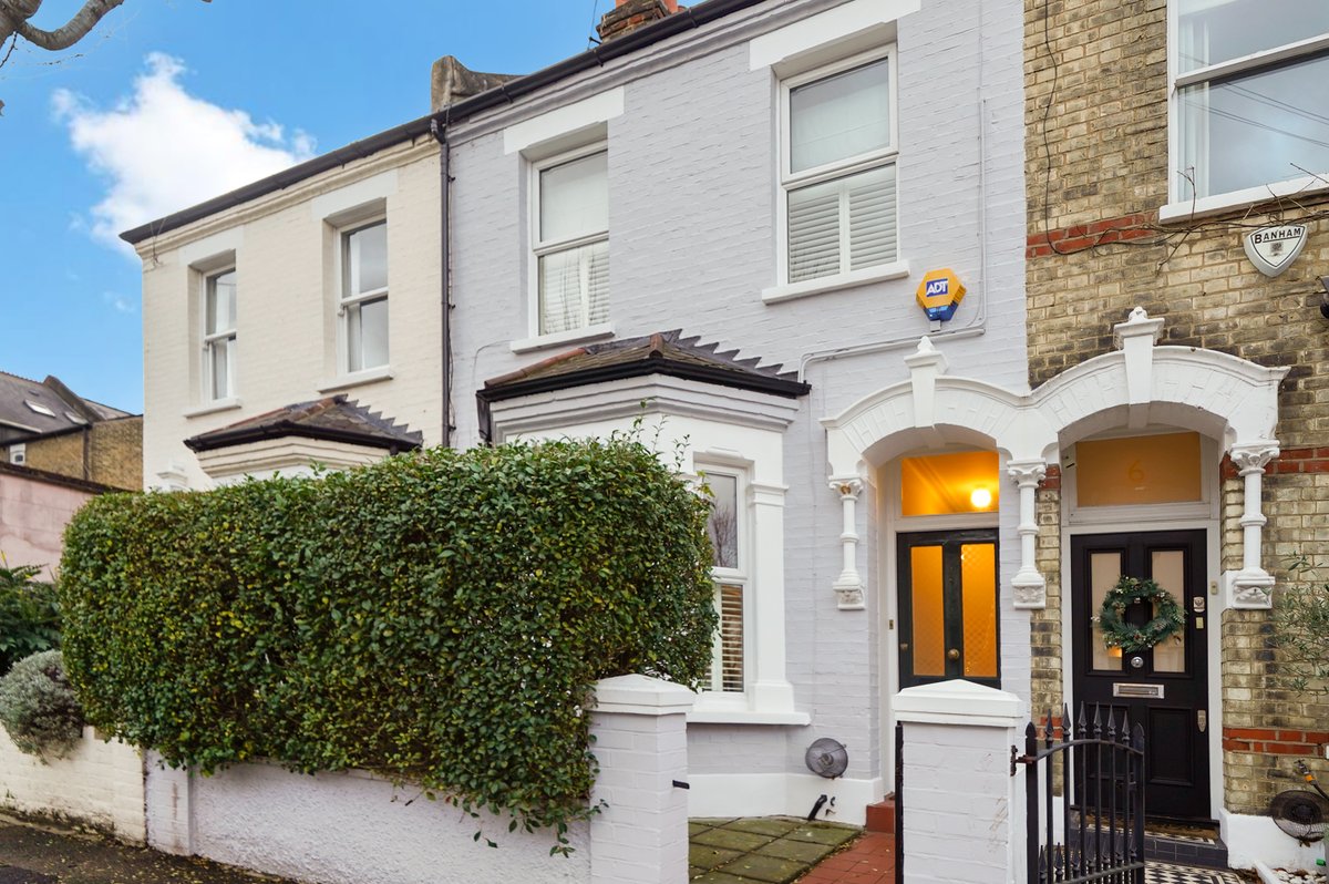 Warren_Putney's tweet image. FOR SALE: A magnificent and fully extended five bedroom terraced house offering 1800sqft of exceptional living and entertaining space on Festing Road.
#putney #sales #fivebedroom #london #propertiesinlondon #londonproperty #decor #interior #family #estateagent #marketing