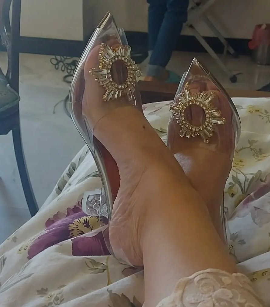 NadiaMultan's tweet photo. KISS 💋 HER FEET WHENEVER SHE WALKS INTO THE ROOM.
#xxx #zelena #JHOPE #Thalapathy69 #يوم_الجمعة #SkyForce #Crypto #TheTraitorsUK #原神予告番組 #เปิดสวิตช์ความอ่อนเยาว์ให้ผิว #Uominiedonne #เปิดสวิตช์ความอ่อนเยาว์ให้ผิว 
#chudaitushymood #watta
#xxx https://t.co/0ZEgPrJ7rD
