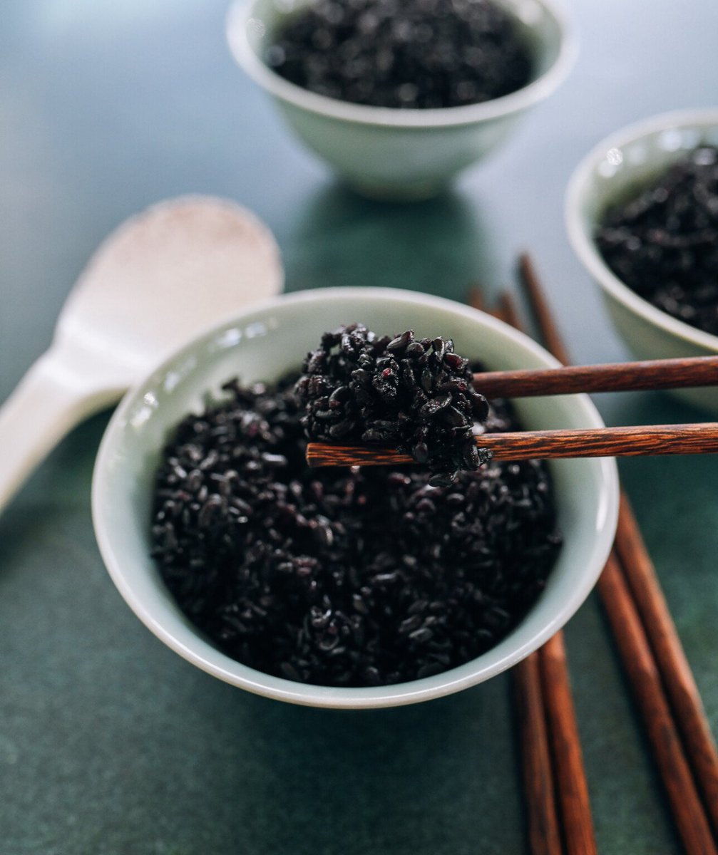 OSoffocles's tweet image. I've started to experiment with different types of rice, this week it's Thai black rice and it's definitely something different! They call it "forbidden rice" as it used to be pretty rare and reserved for royalty.

This one's very glutenous, which makes it super sticky!