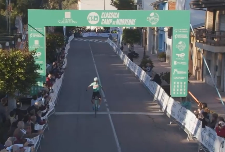 gzlz11's tweet photo. Enhorabuena a @ccmestivella por recuperar una clásica que es un ejemplo a seguir: aunar puntos para que el fuerte despliegue las alas, otros donde la toma de decisiones cobre peso y garantizar km de buen ciclismo.  Urko Berrade logró así una victoria sudada hasta el final https://t.co/36qhLz6esi