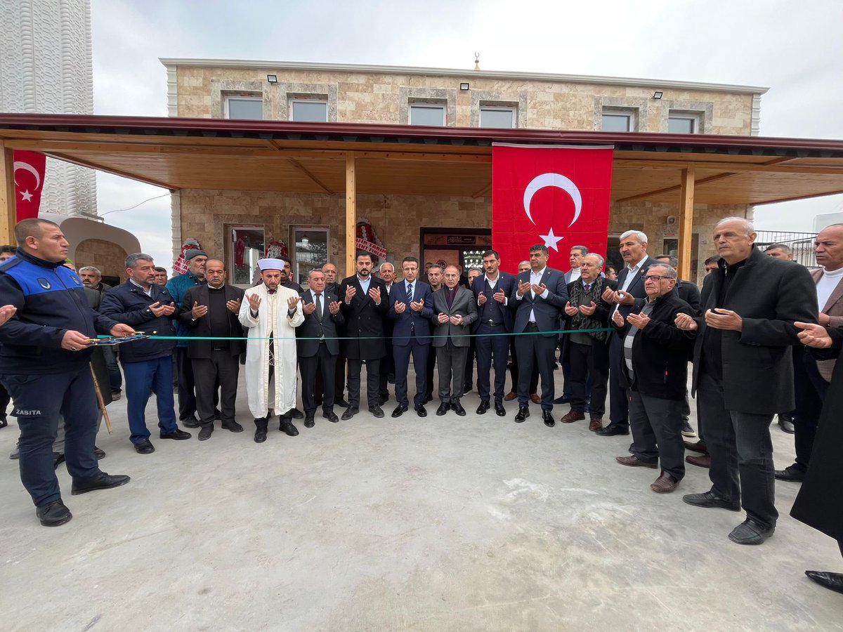 KirikhanKymkmlk's tweet photo. Kaymakamımız Sayın Ayhan AKPAY, İlçemiz Kurtuluş Mahallesi’nde Pado Ailesi tarafından inşa ettirilen H. NURETTİN PADO CAMİİ’nin ibadete açılış törenine katıldı. Caminin yapımını gerçekleştiren hayırsever iş insanı Murat PADO ve ailesine teşekkür ederiz. İlçemize hayırlı olsun. https://t.co/geiQKPRfgn