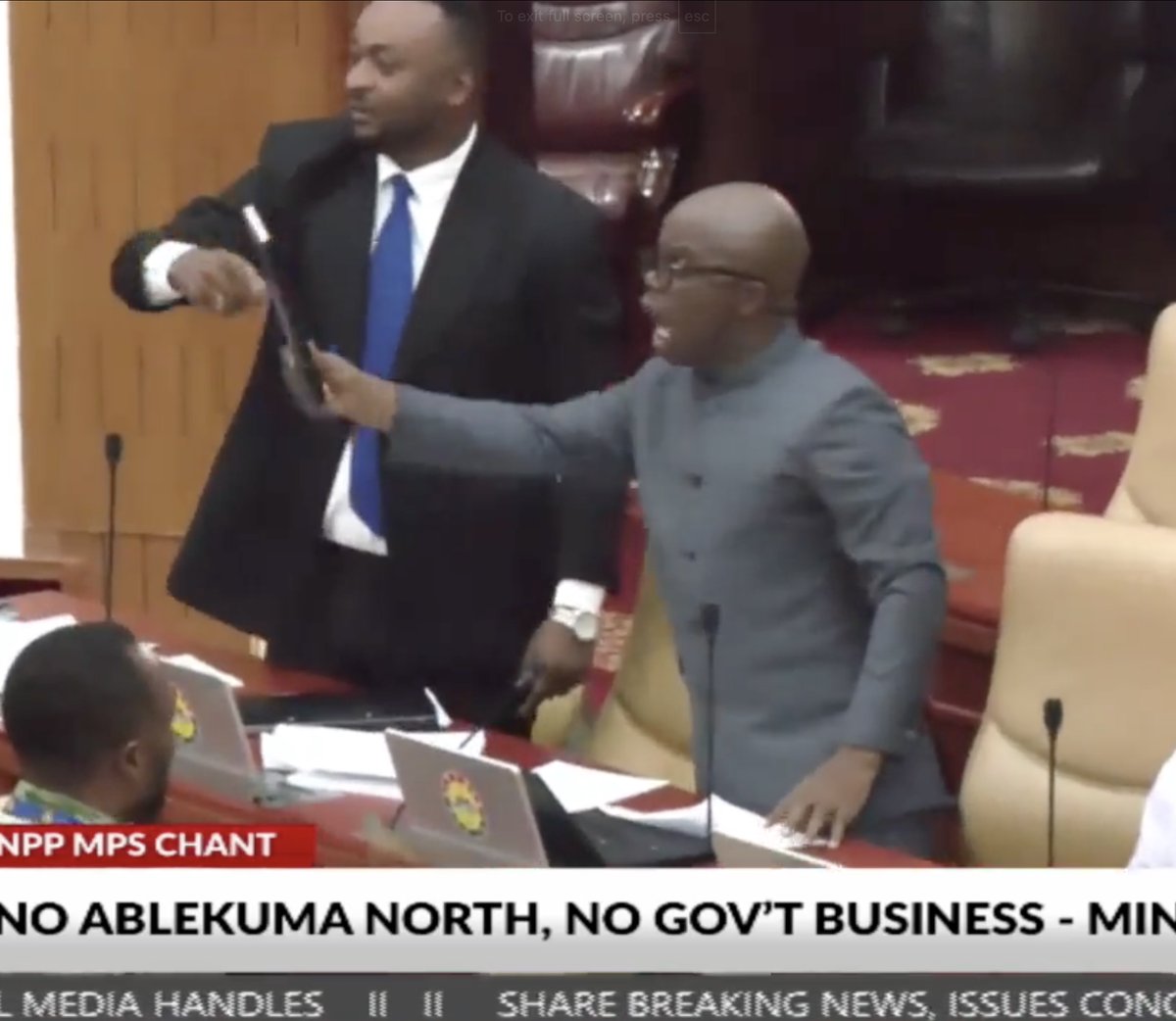 iam_twumasi's tweet photo. Aaarh wait oo, what is the NPP mini-micro minority demanding?
--
Ablekuma North . Atta Poku . SALL . Muntaka Mubarak . Afenyo Markin . Rawlings . Kalyjay . Malik Basintale. Efutu . John Jinapor . Kweku Smoke . #JusticeForBaabaSam . https://t.co/U6jQUKyDv2