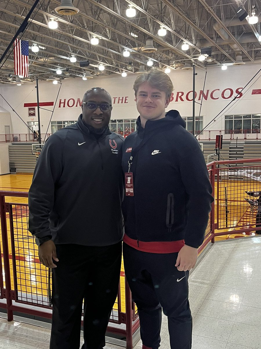 JacobNel25's tweet photo. Had a great visit at @HCBroncoFB this week! Thanks @coach_ksuttles and @CoachFranzen for inviting me!

@cavemanfootball 
@DavidGaisfordJr 
@Khuff_19 
@TayvinJensen https://t.co/yCfmAB94Wo