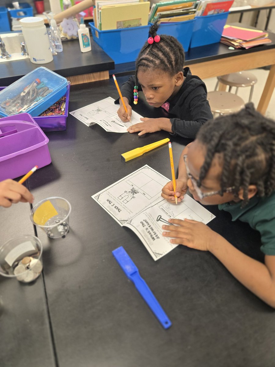 BoydSTEAMLab's tweet photo. First-grade students explored the fascinating properties of magnets through hands-on investigations, discovering how they work while having a blast! 
@APS_WMBoyd @MsBlairAPS @AP_Fagan @STEAMingCooper
#BoydDreamers https://t.co/nbELG5xZpI