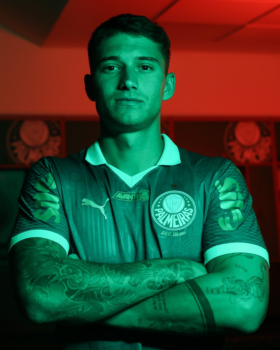 Palmeiras's tweet image. ✍️ TÁ ASSINADO: o uruguaio Emiliano Martínez é o novo meio-campista do #MaiorCampeãoDoBrasil! 🆕 ➤ tinyurl.com/y4pnjkk3