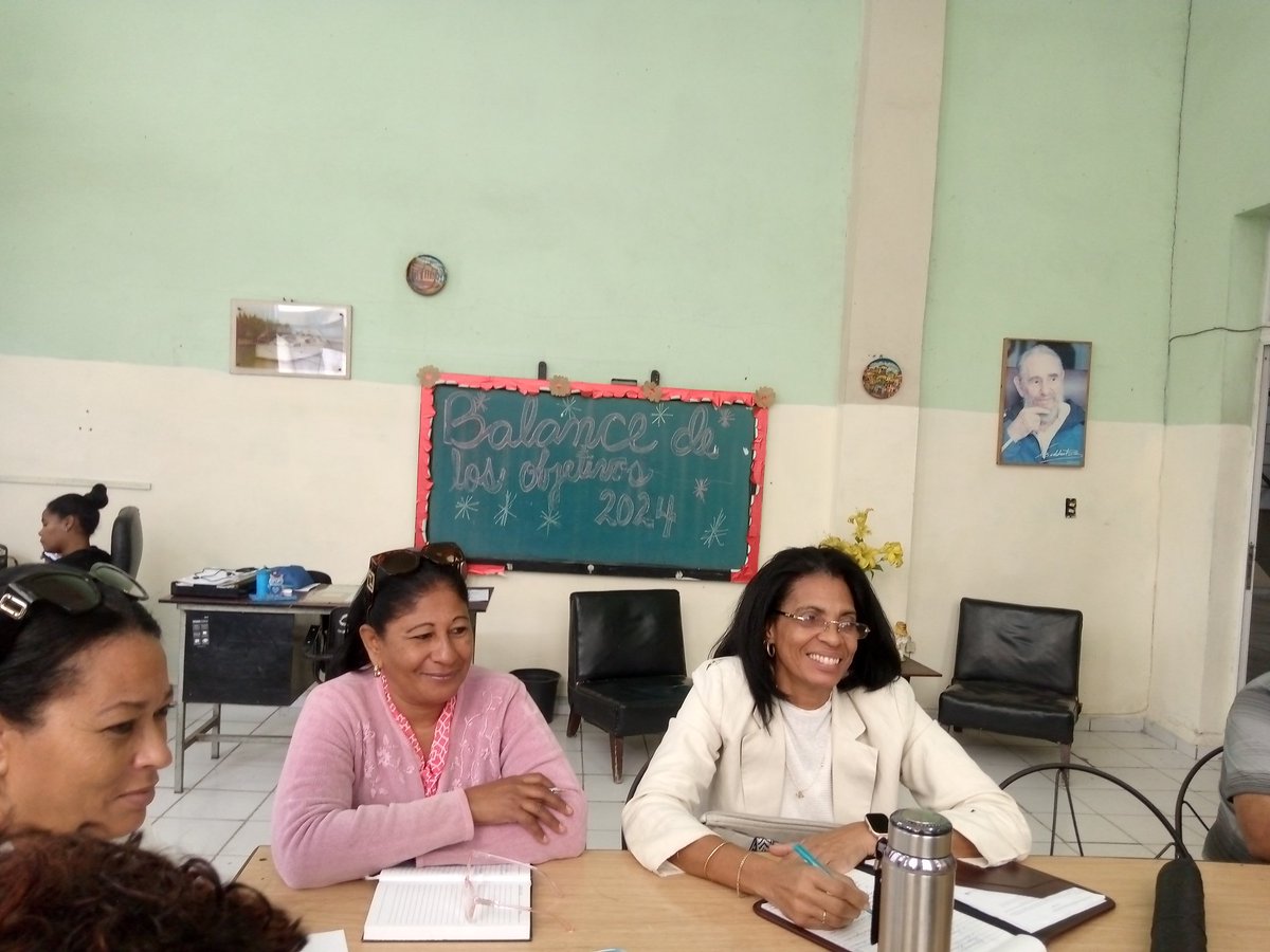 Se realiza despacho con el  grupo de FVOP en el municipio Cerro para evaluar el impacto de la captación en carreras pedagógicas a partir de las acciones implementadas. <a href="/DirectEducaHab/">Karenia Marrero Arrechea</a> <a href="/educacion_el/">Cerro Dirección General de Educación</a> <a href="/OsoriaLautin/">Kirenia Osoria Lautin</a>