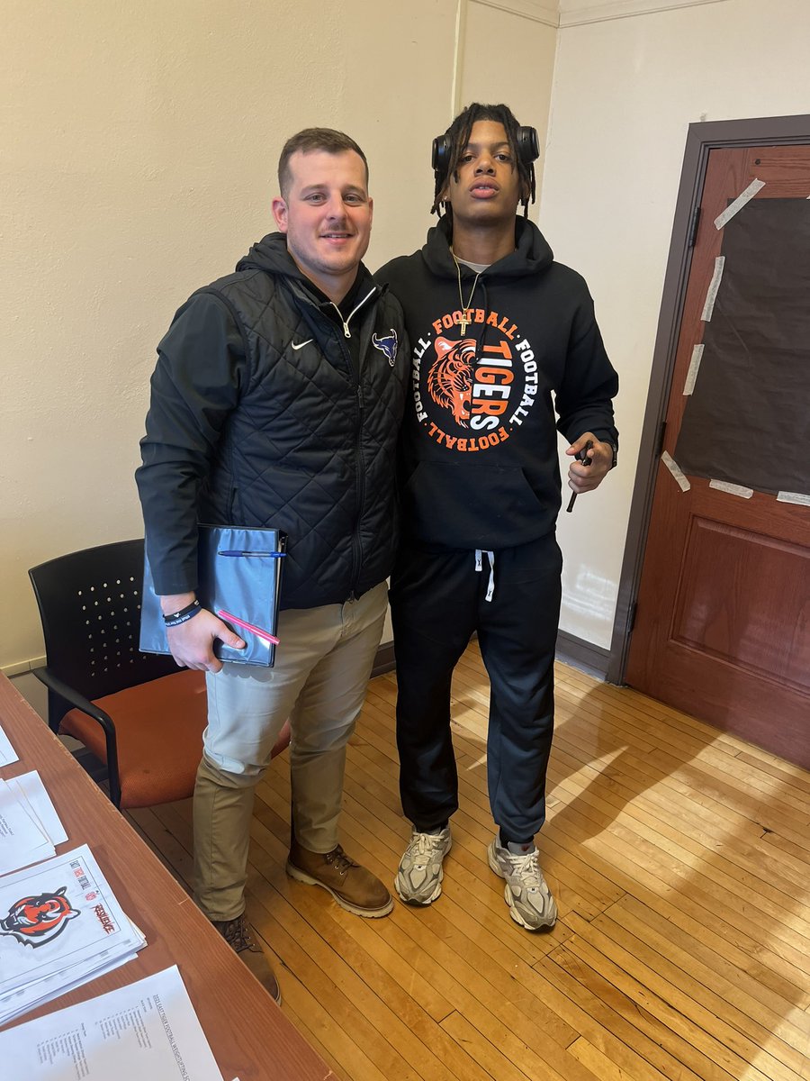 CoachBell13's tweet image. Thx @CoachHaggardUB for stopping bye to see my guys @its_quan2x @RoysterTajohn @matlockdarion6 #EastBeast