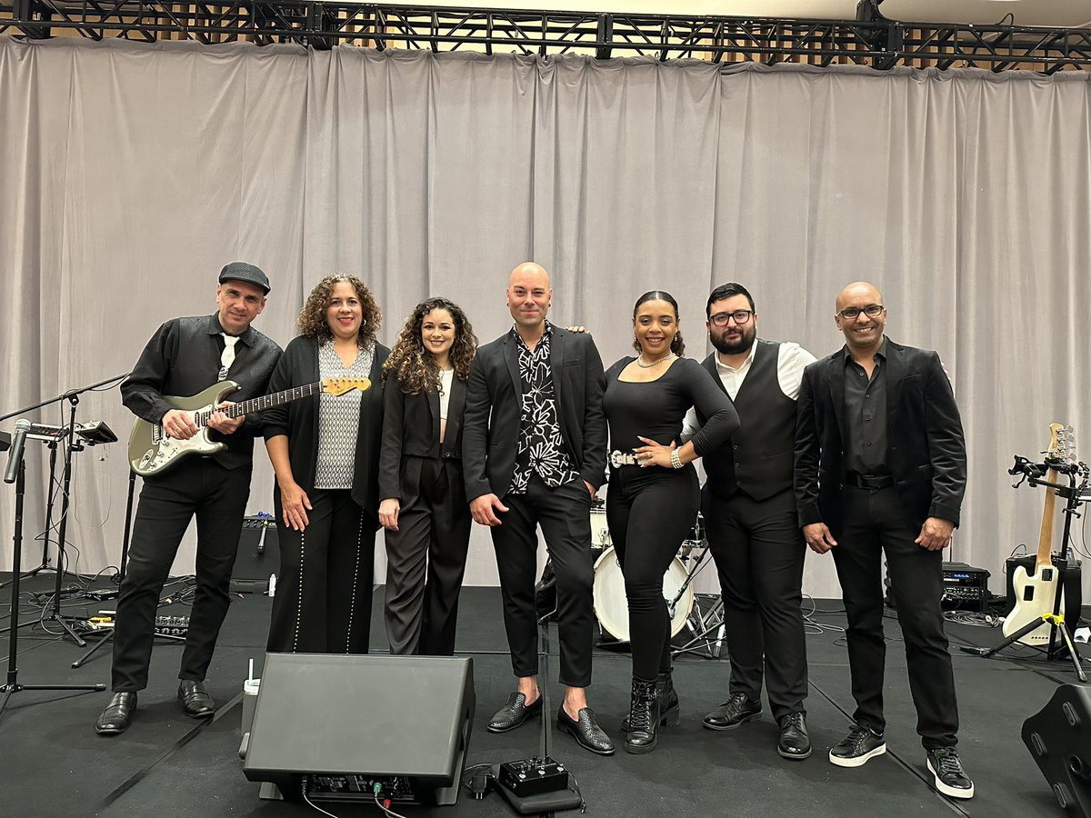 JGabrielDodson's tweet photo. Latino Night 🪇🎤🪘
#Gig #Band #Singerlife https://t.co/UtOXJWyO9D