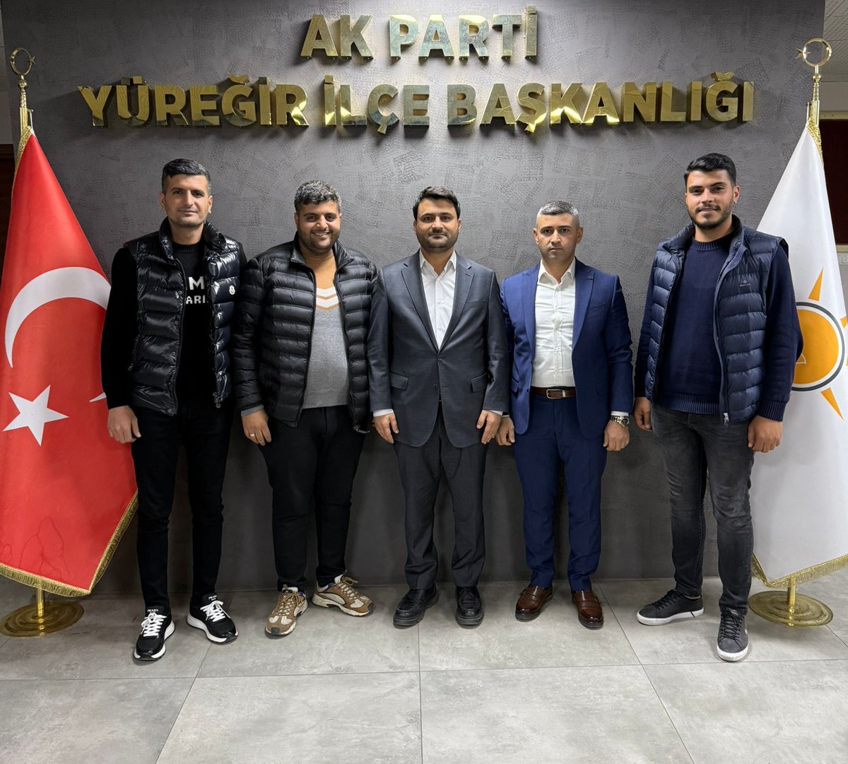 Önceki Dönem Yönetim Kurulu üyemiz Sn. Abdulsamet Kılıç ve iş insanları Sn.Mesut Kılıç, Sn.Murat Kılıç ve Sn. İbrahim Kılıç'a  ziyaretlerinden dolayı teşekkür ederiz.