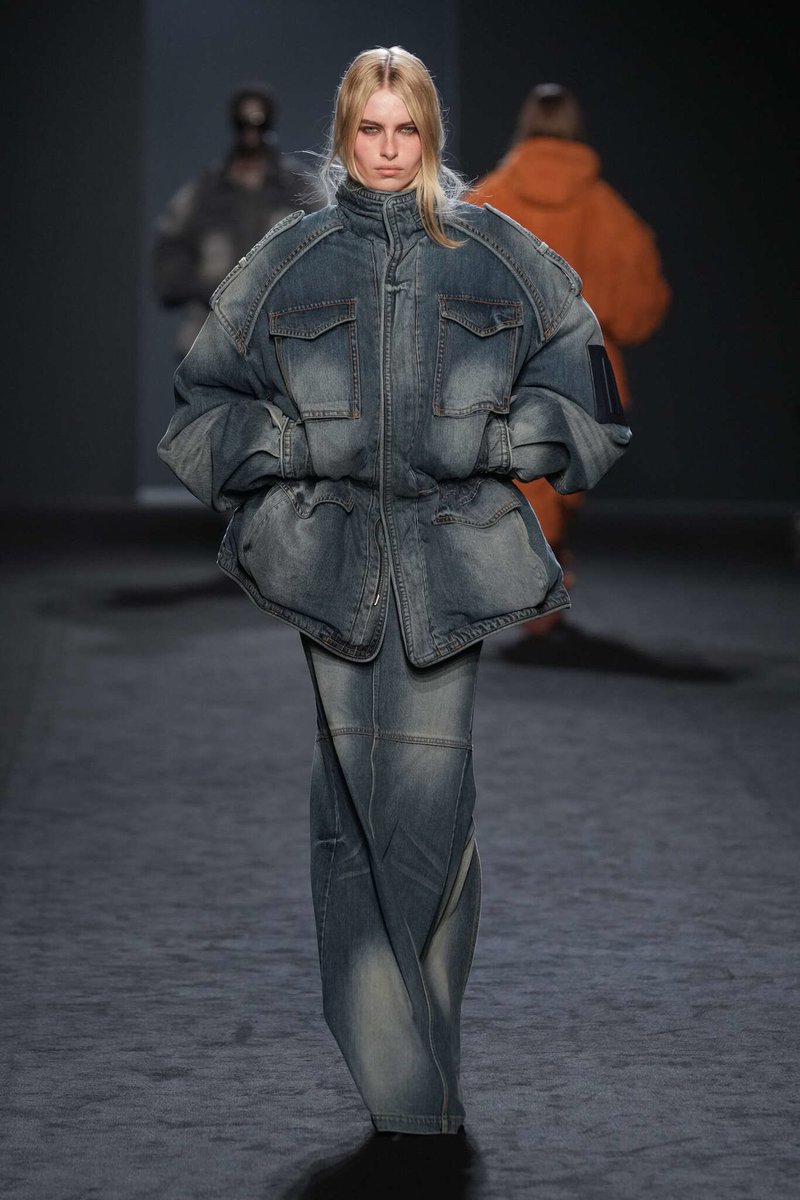 pinkmochhi's tweet photo. Juun J fall 2025. too good! https://t.co/tNwSINBKCk