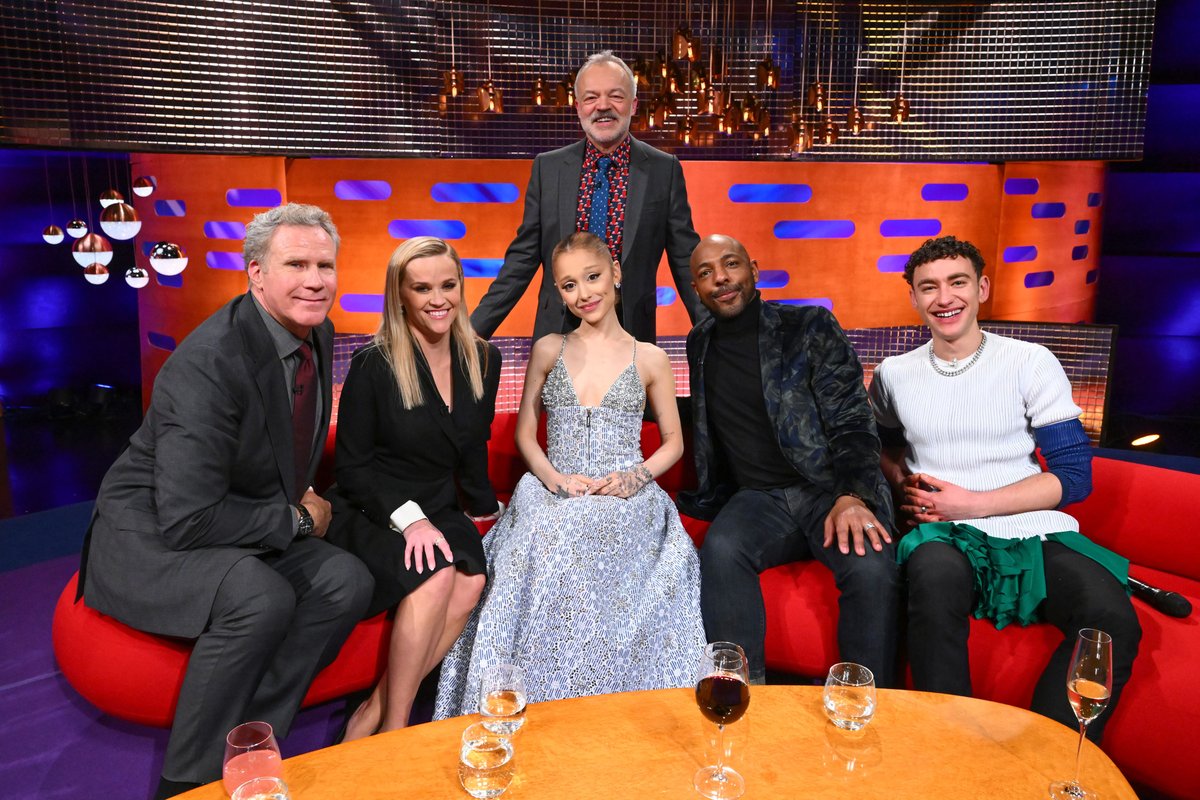 RadioTimes's tweet image. What to watch tonight: #GrahamNorton is on at the later time of 11:05pm on BBC One and iPlayer – with #Wicked's Ariana Grande and new #DeathInParadise star Don Gilet among the guests 🌟 #TheGNShow

radiotimes.com/programme/b-aj…