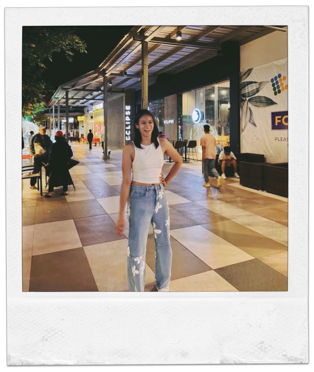 archivejhobea's tweet photo. Maligayang Kaarawan,Jhoana Louisse💛🌻

Basta masaya ka, masaya na rin kami🤍 https://t.co/Dr4SouKWM9