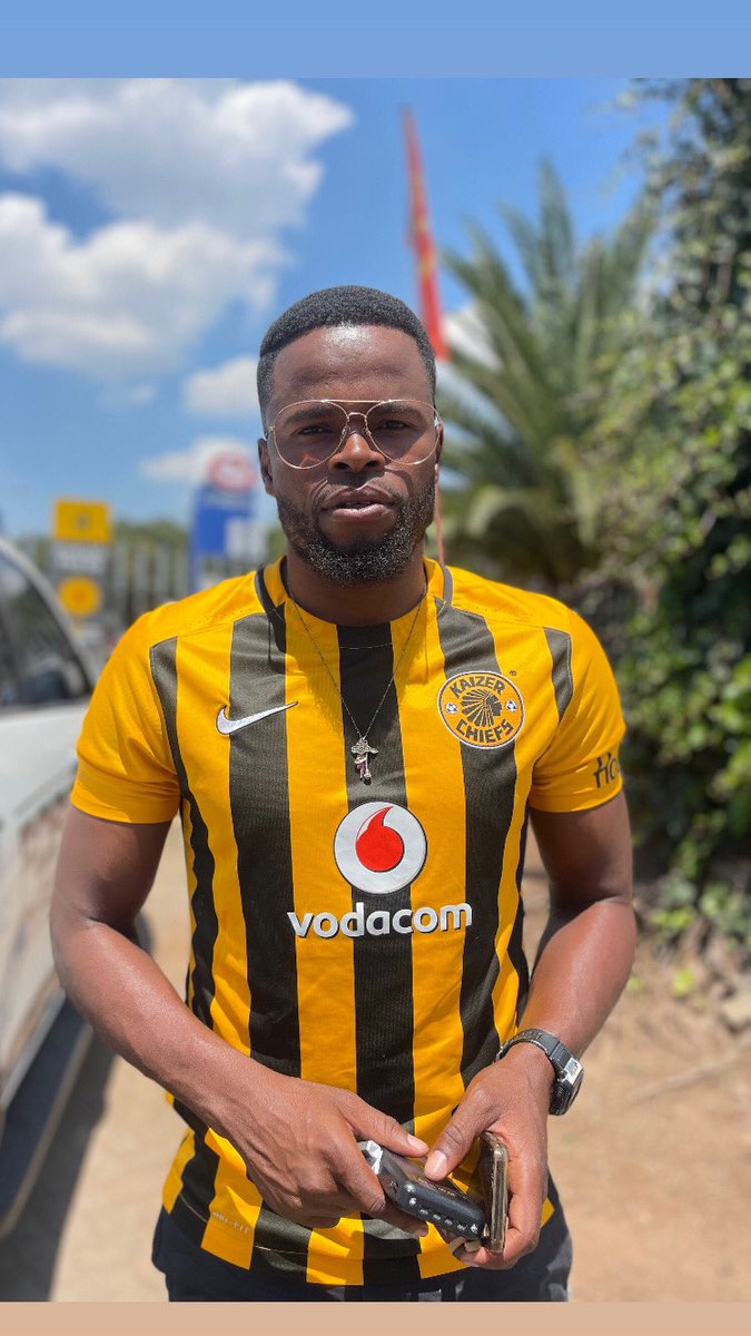 Willard Katsande (@willardkatsande) on Twitter photo Take me back FRIDAY,appreciate the best gift from my African bro BUKENYA
<a href="/KaizerChiefs/">Kaizer Chiefs</a> Take me back FRIDAY,appreciate the best gift from my African bro BUKENYA
<a href="/KaizerChiefs/">Kaizer Chiefs</a>