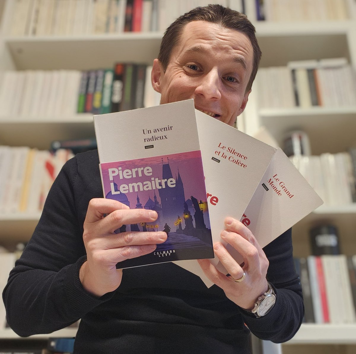 Killing79's tweet image. Ce troisième épisode s'annonce radieux!

"Un avenir radieux" de Pierre Lemaître, paru le 21 janvier 2025.

Merci @calmann_levy pour cette prochaine lecture !

 #pierrelemaitre #calmannlevy  #rentreelitteraire2025
