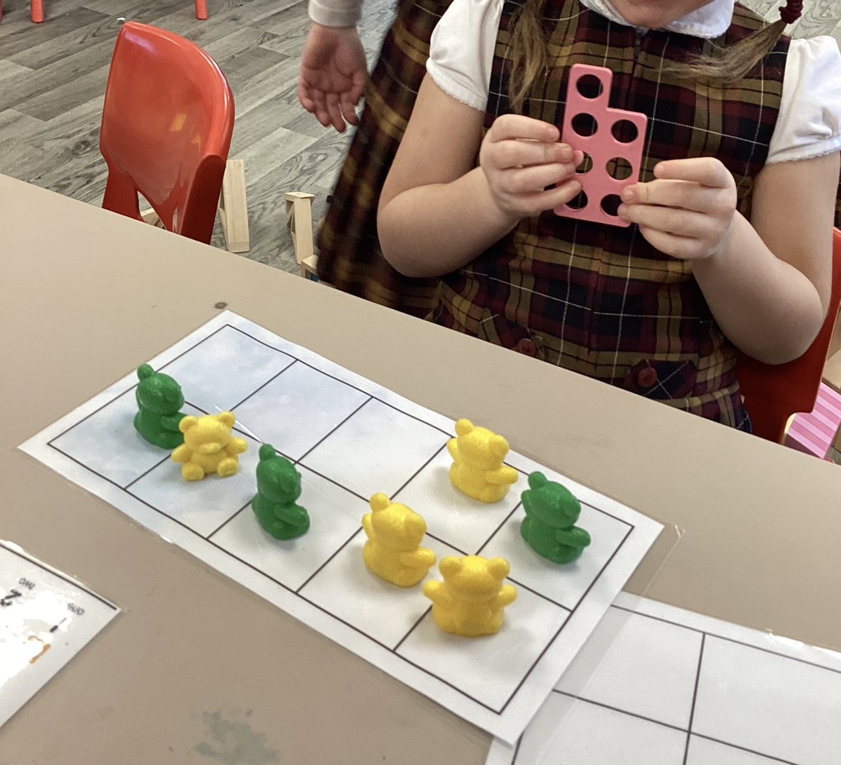 AshingdonAPA's tweet image. Reid class have been exploring numbers to ten using tens frames and items around the classroom.